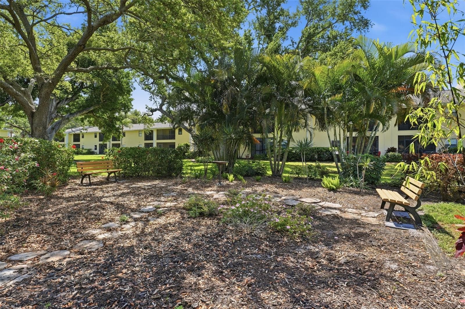 Common Sitting area - 3001 58TH AVE S #1106, ST PETERSBURG
