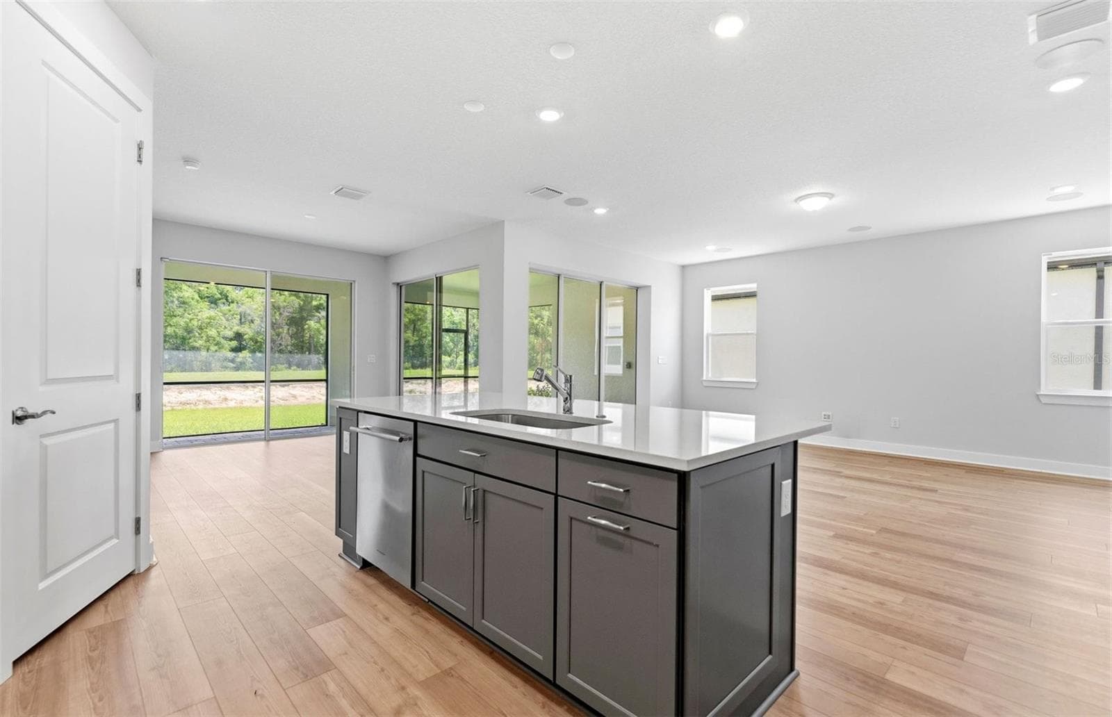 Center Island w/Storage - 13504 CANYON RIDGE RD, SPRING HILL