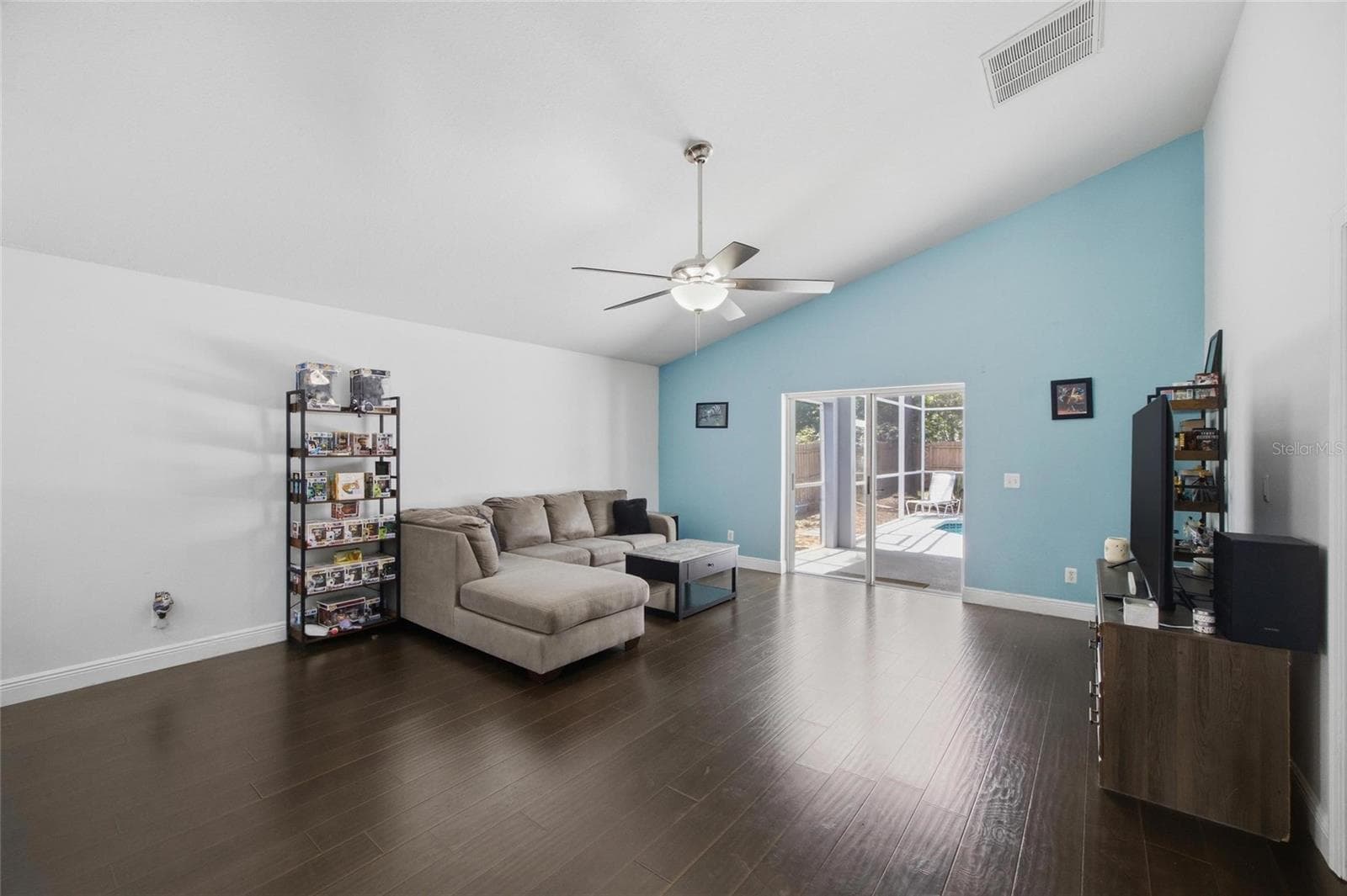 Living Room - 7611 WILTSHIRE PARK PL, APOLLO BEACH