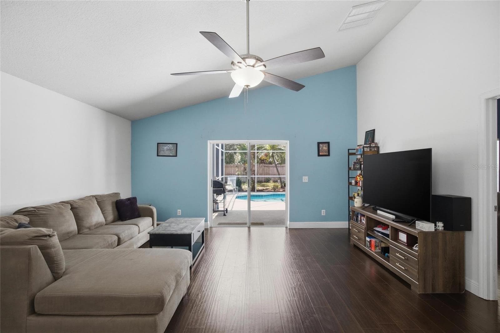 Single Family Residence at 7611 WILTSHIRE PARK PL, APOLLO BEACH, photo 10 of 38