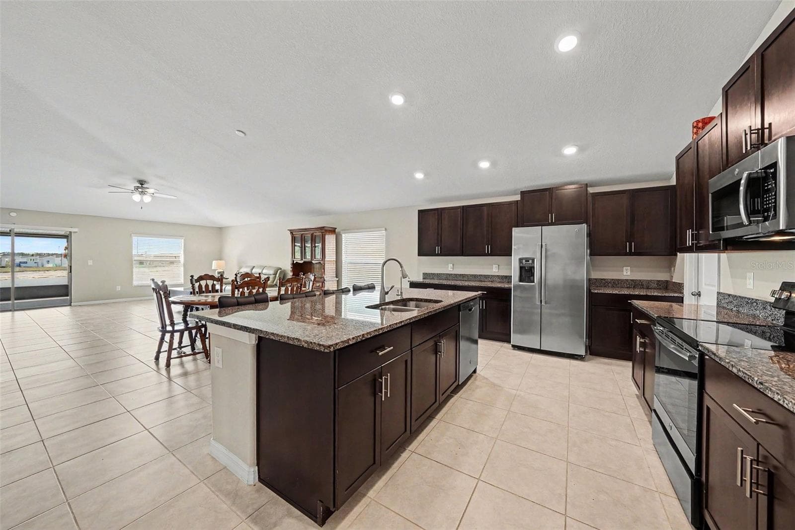 Single Family Residence at 10829 CRUSHED GRAPE DR, RIVERVIEW, photo 8 of 27