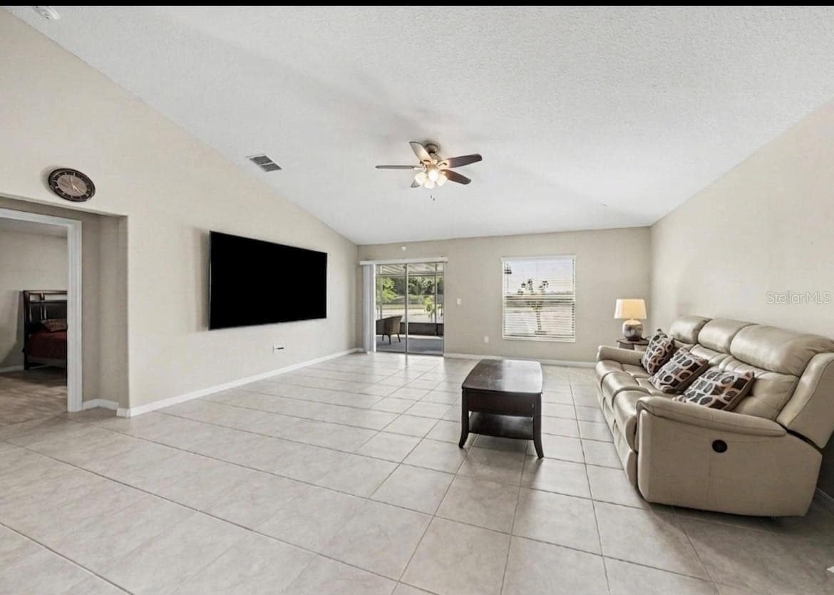 Single Family Residence at 10829 CRUSHED GRAPE DR, RIVERVIEW, photo 10 of 27