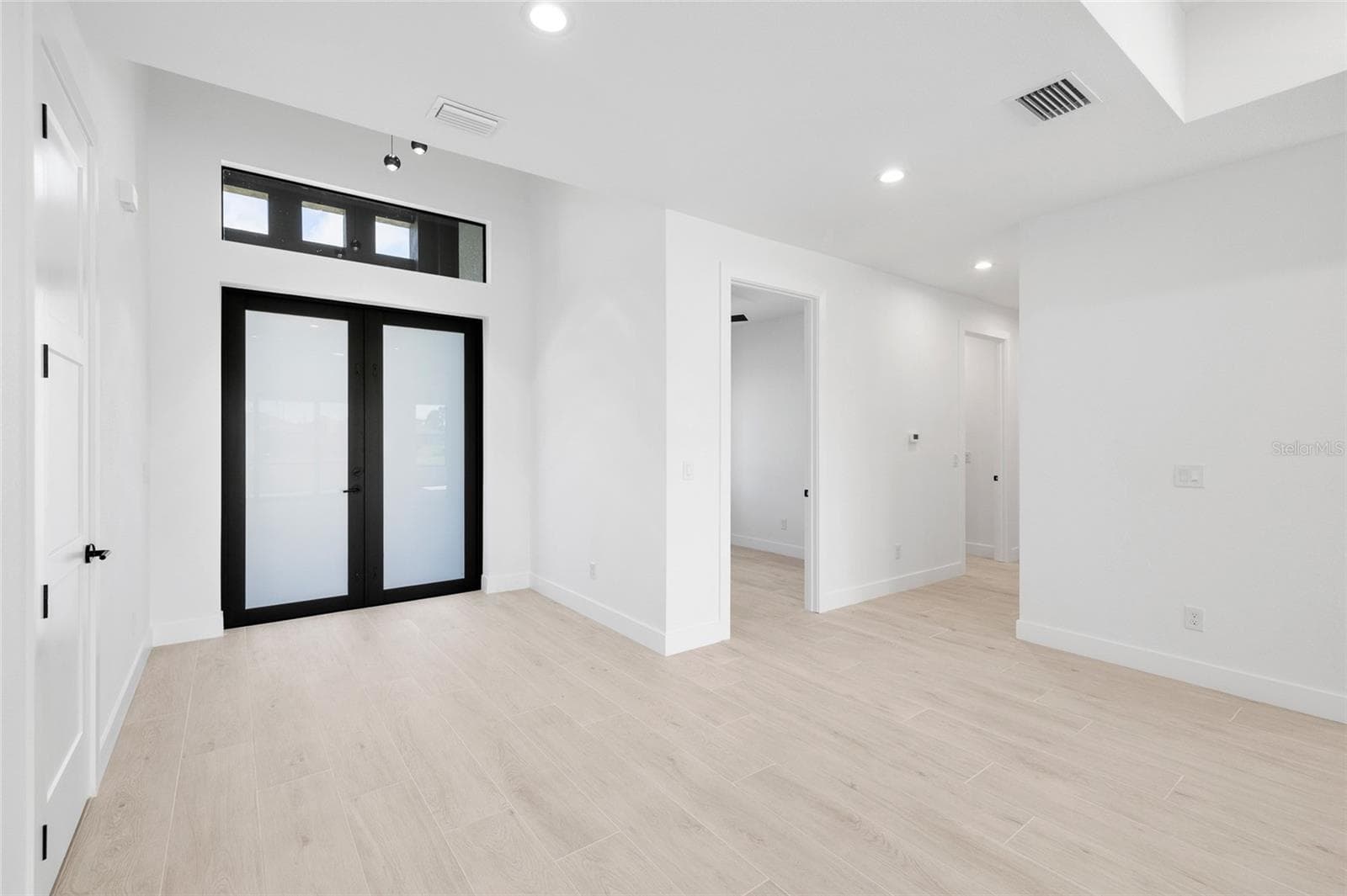 Single Family Residence at 260 TOURNAMENT RD, ROTONDA WEST, photo 6 of 48