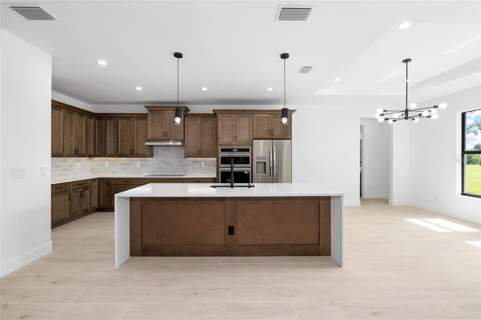 Single Family Residence at 260 TOURNAMENT RD, ROTONDA WEST, photo 17 of 48