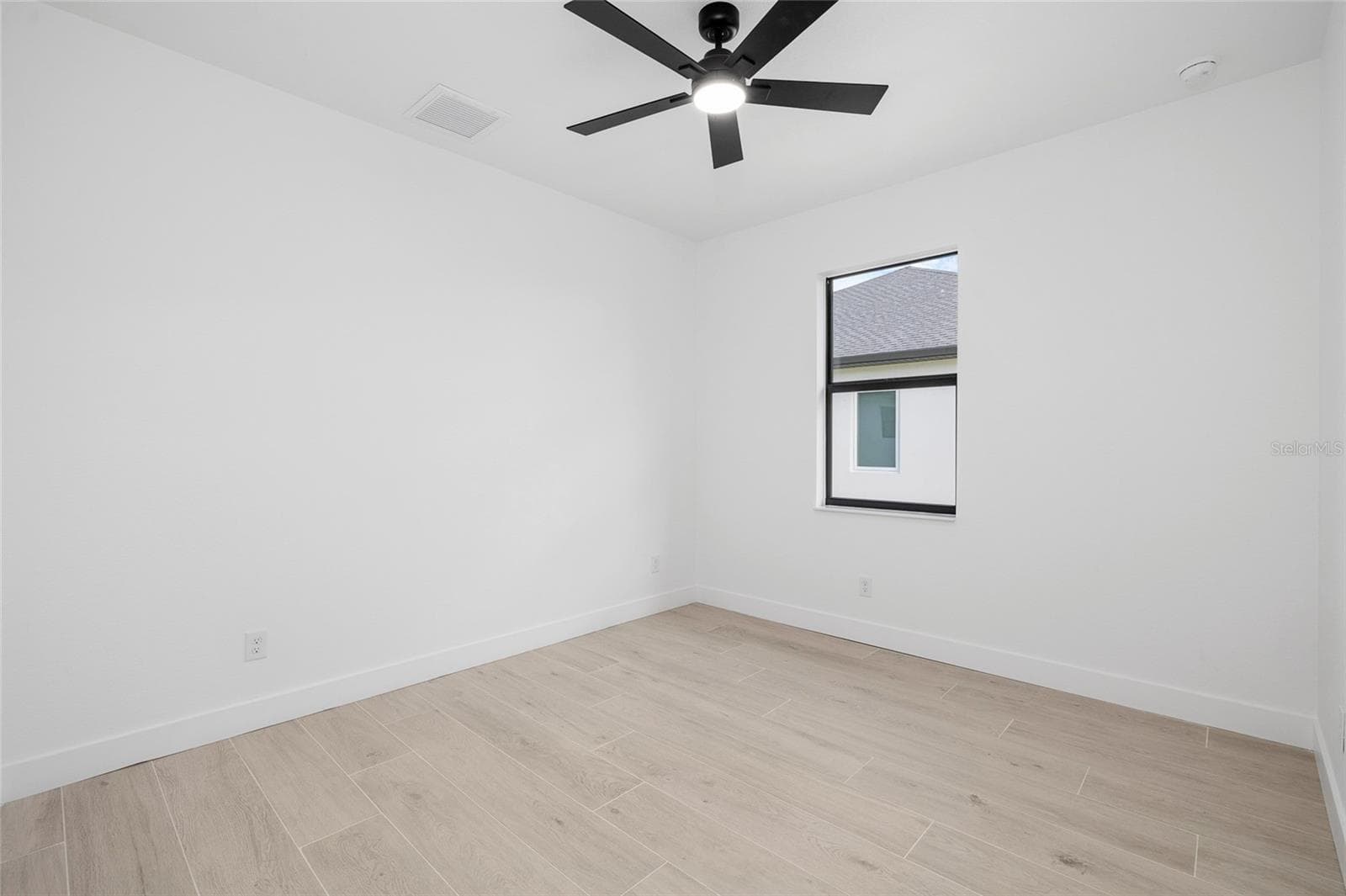 Single Family Residence at 260 TOURNAMENT RD, ROTONDA WEST, photo 33 of 48