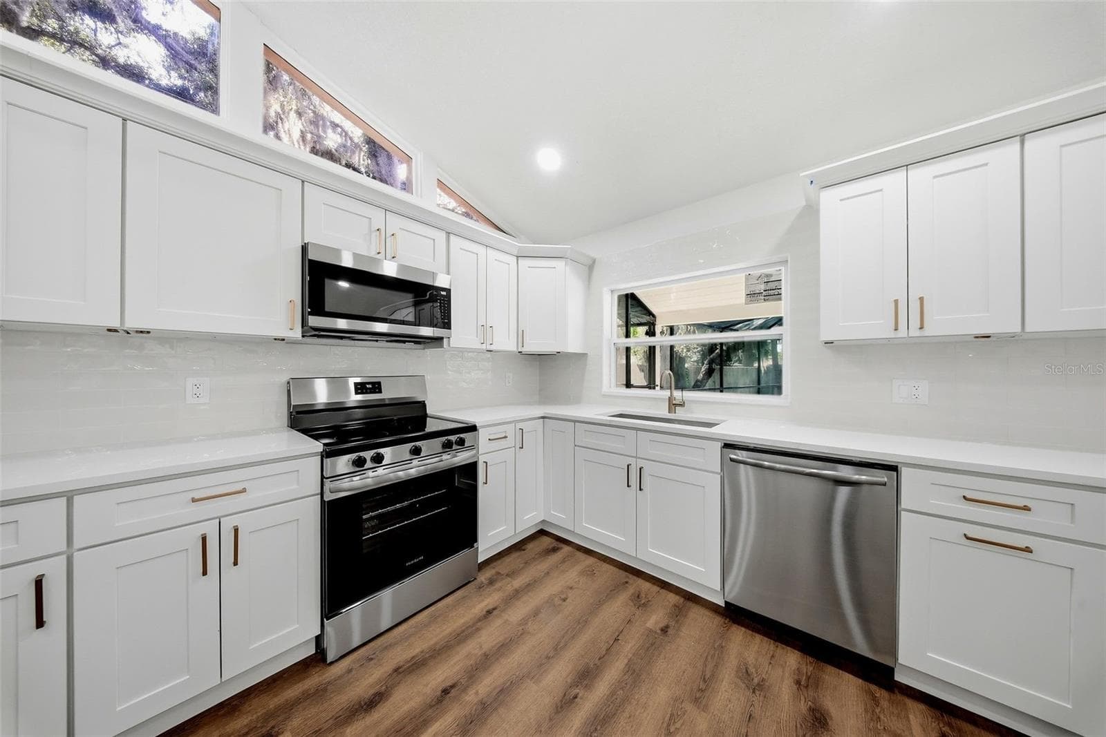Single Family Residence at 2104 DOEFIELD CT, VALRICO, photo 11 of 41