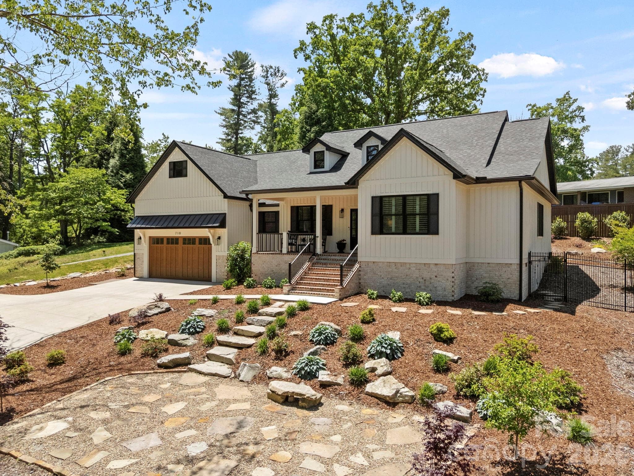 Single Family Residence at Hendersonville, photo 2 of 39