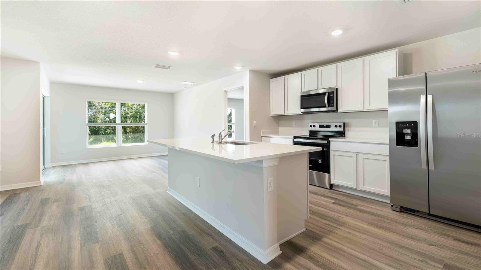 Single Family Residence at 18223 BEEHIVE TER, BRADENTON, photo 3 of 46
