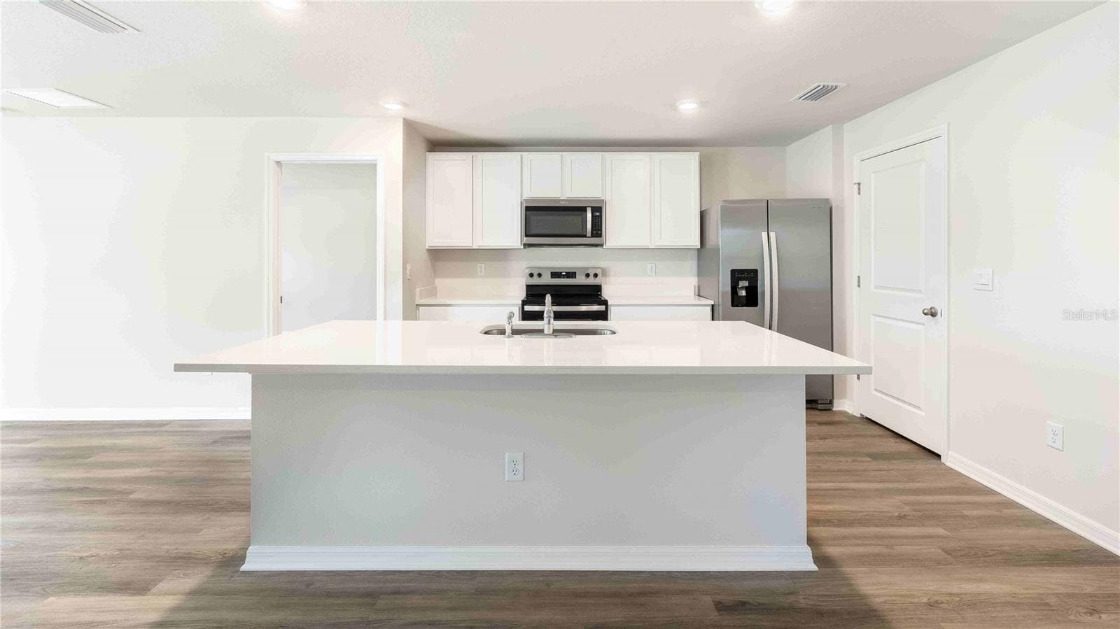 Single Family Residence at 18223 BEEHIVE TER, BRADENTON, photo 4 of 46