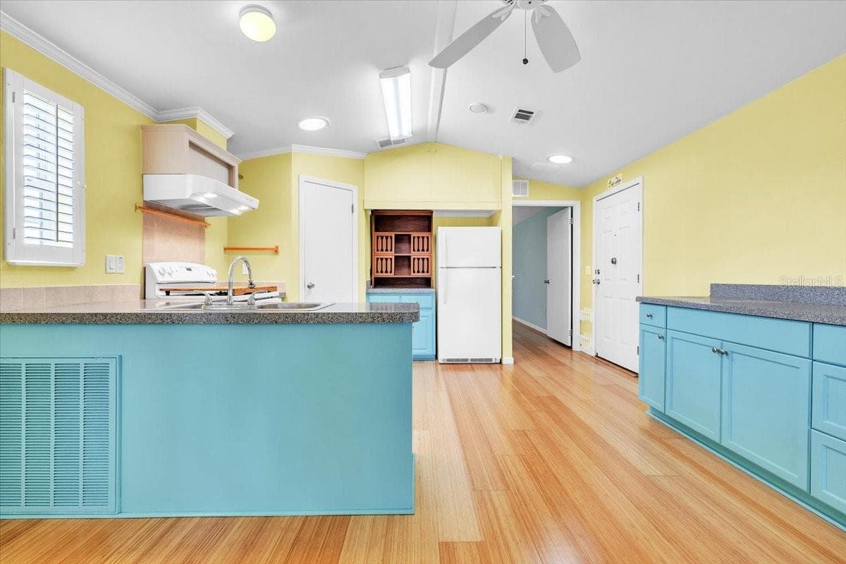 Manufactured Home at 8320 RIVERSIDE DR #101, PUNTA GORDA, photo 7 of 43