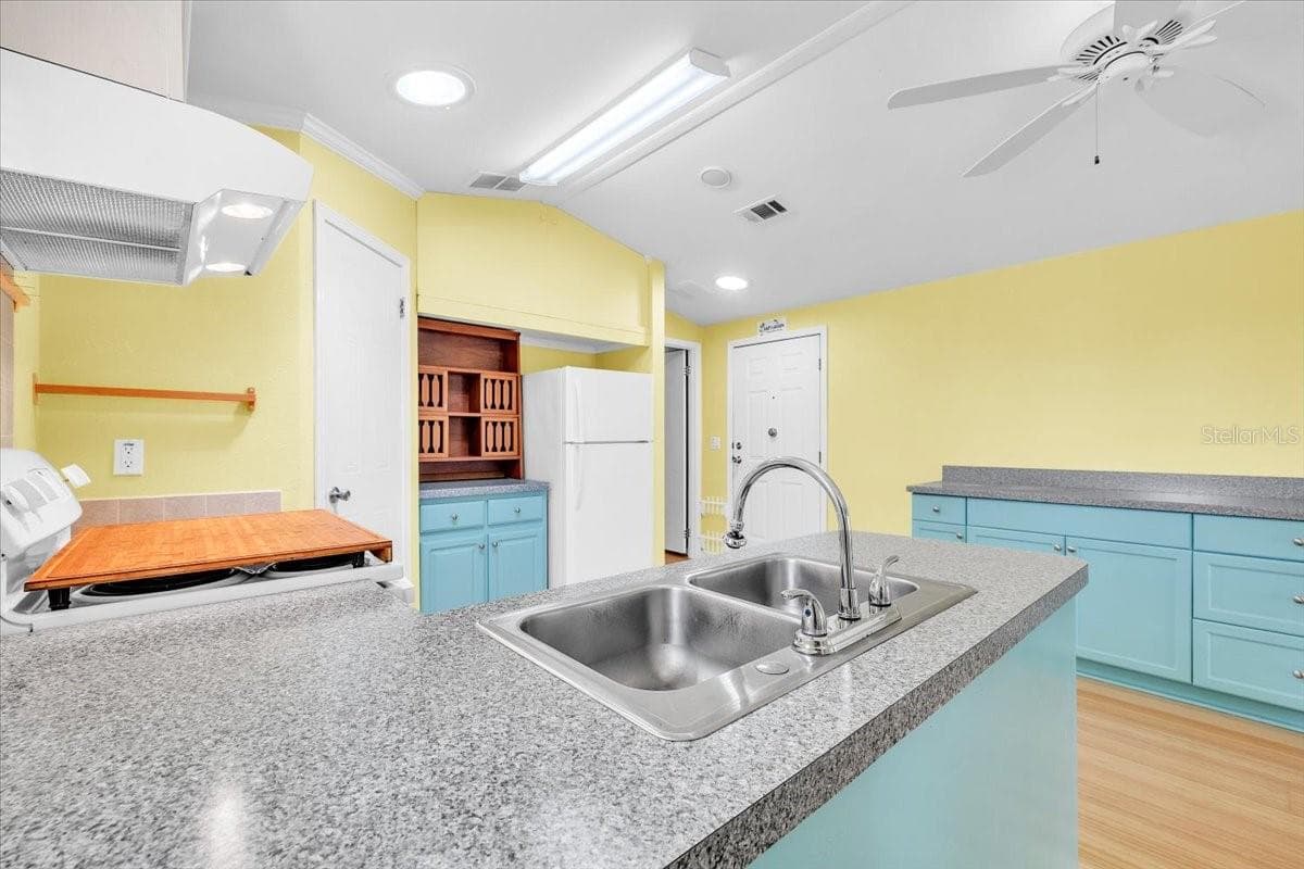 Manufactured Home at 8320 RIVERSIDE DR #101, PUNTA GORDA, photo 11 of 43