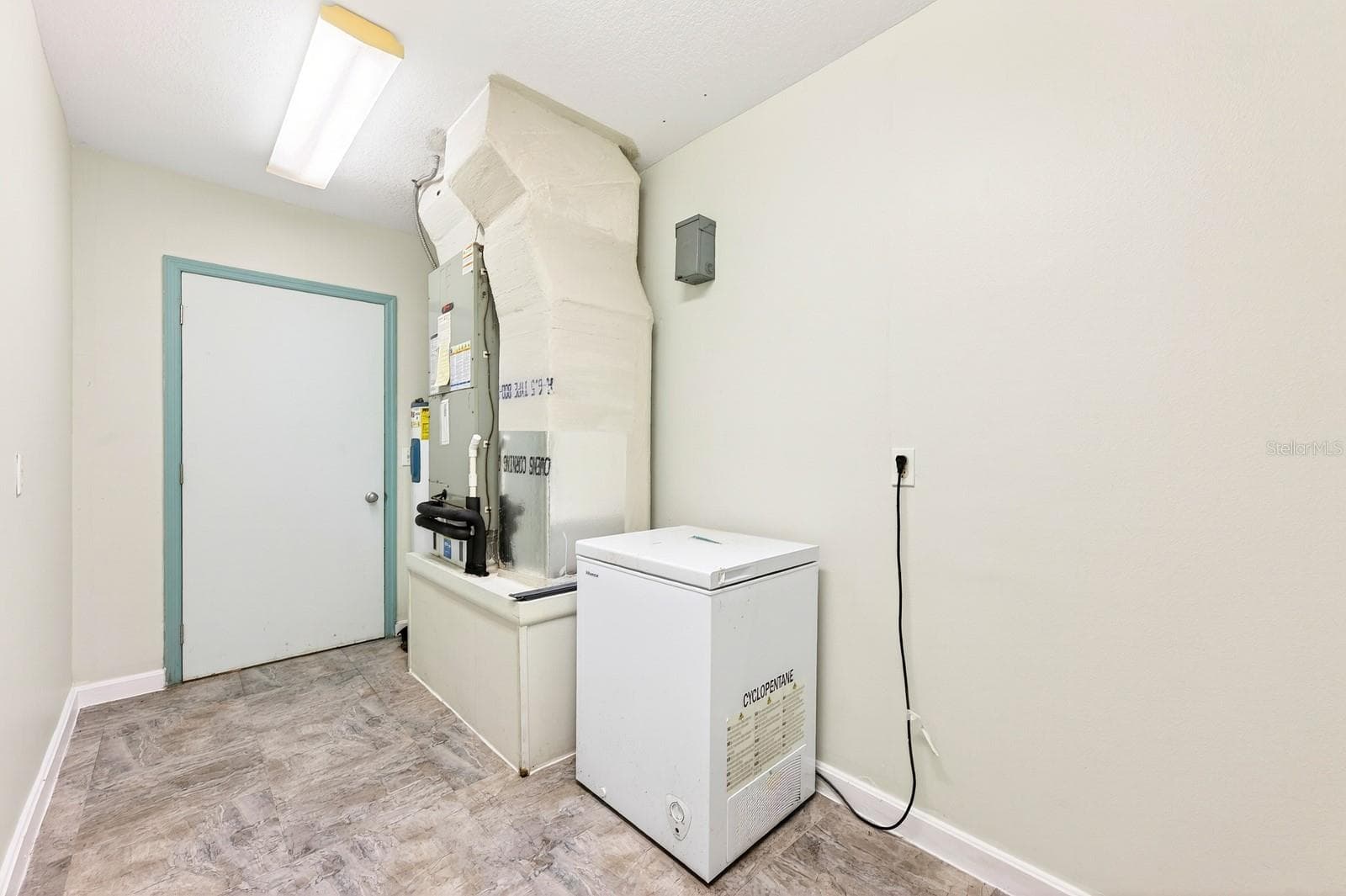 An additional UTILITY/STORAGE ROOM behind the 2-car garage offers even more functionality with NEW FLOORING, FRESH PAINT (2026), and an included freezer. - 2706 HARGILL DR, ORLANDO