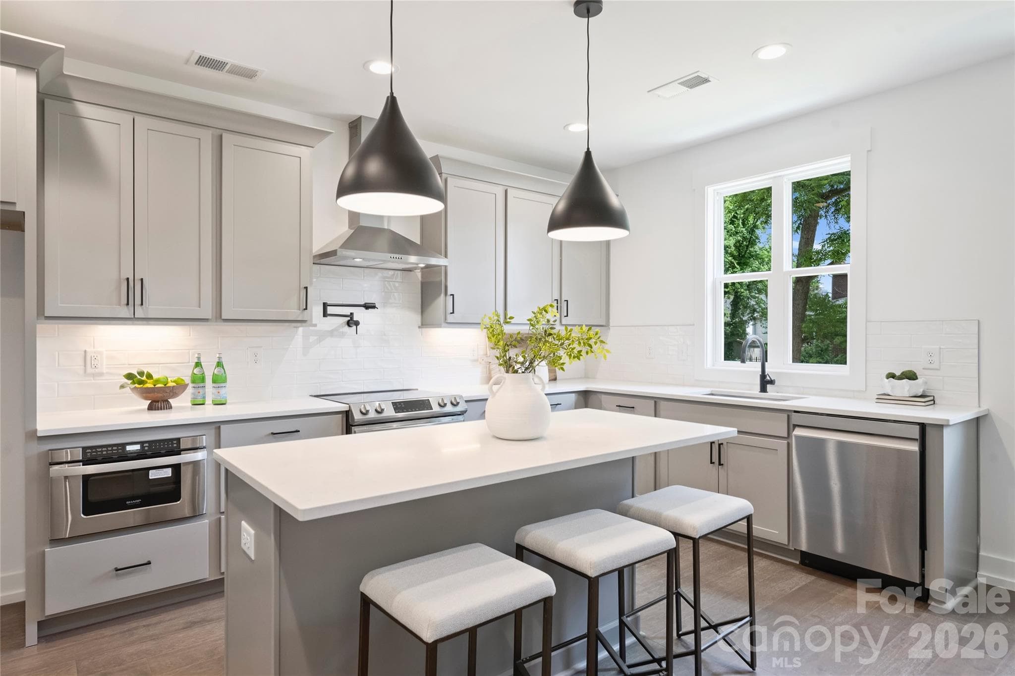 Condominium at 209 Coxe Avenue, Charlotte, photo 5 of 22