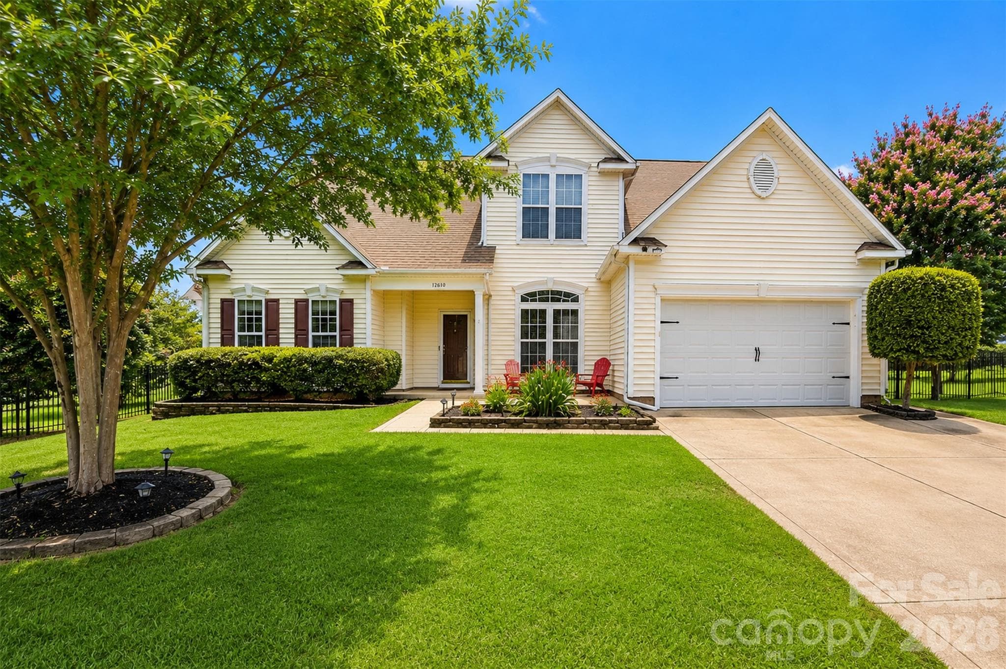 Single Family Residence at 12610 Skymaster Court, Charlotte, photo 2 of 47