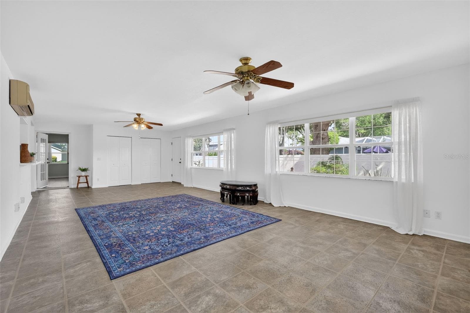 Great room 15x31 flooded with natural light and entrance to court yard. - 17808 SE 115TH CT, SUMMERFIELD