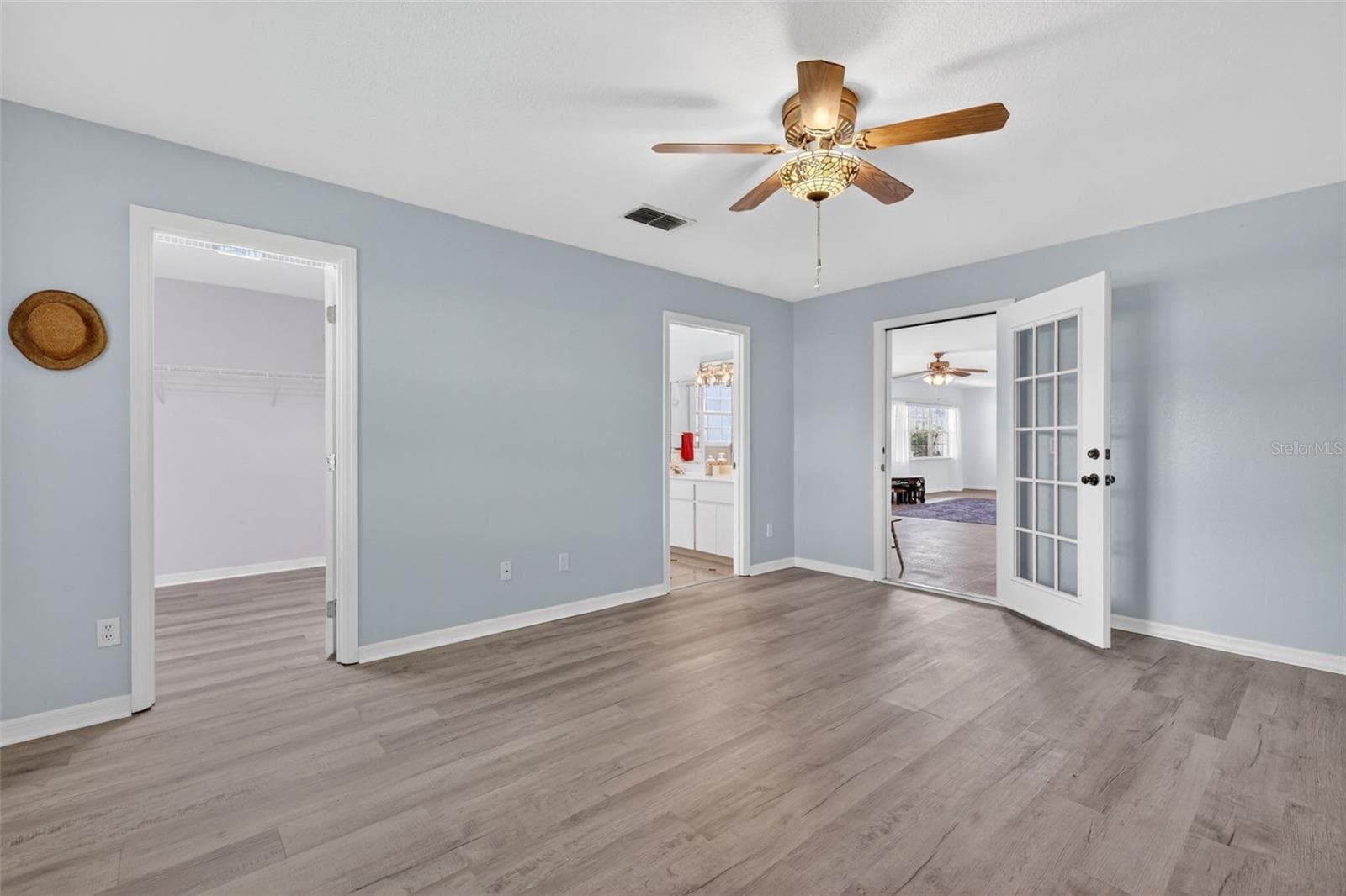 Beautiful laminate flooring. - 17808 SE 115TH CT, SUMMERFIELD