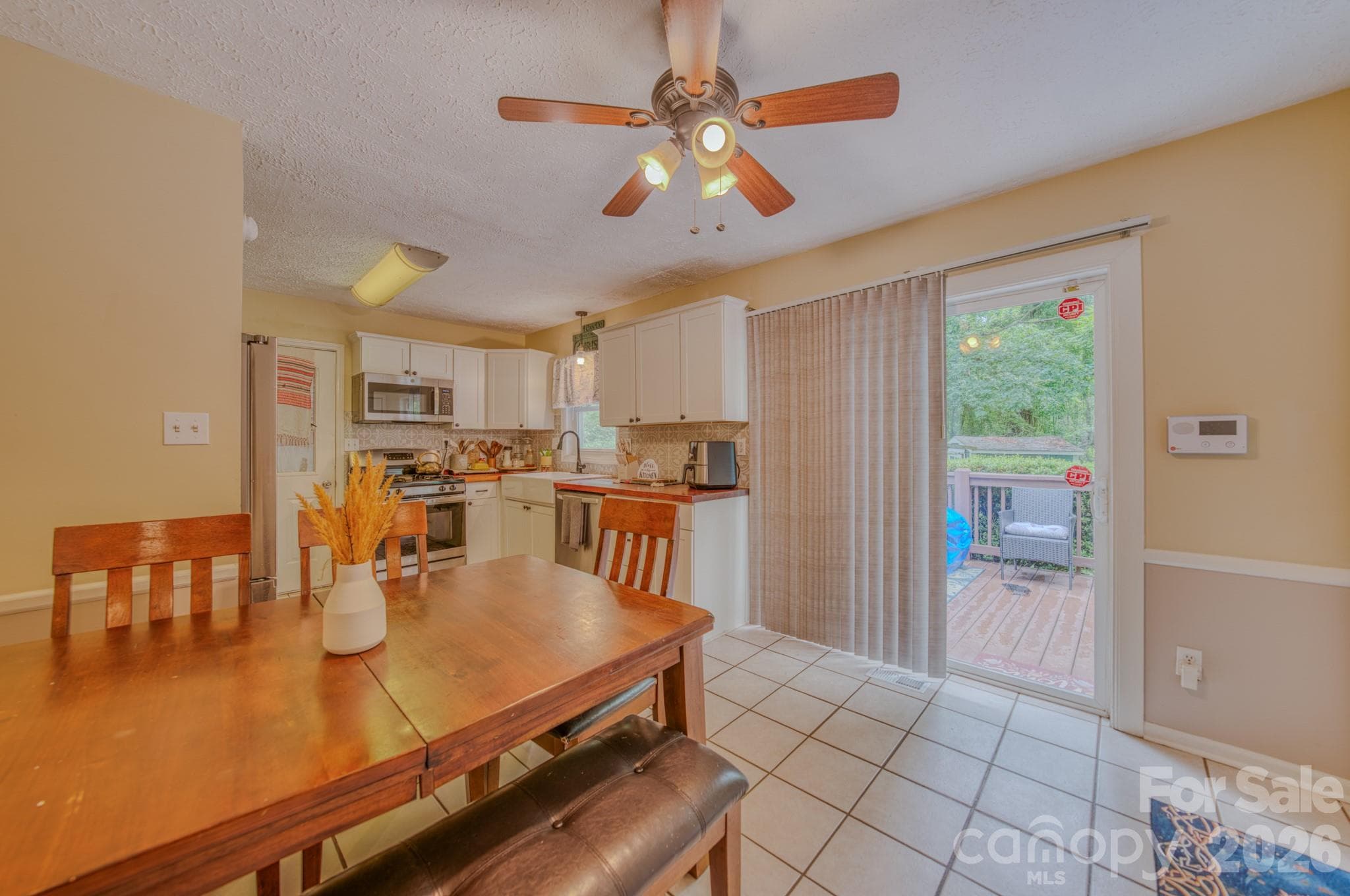 Single Family Residence at 112 Amelia Drive, Hendersonville, photo 11 of 29