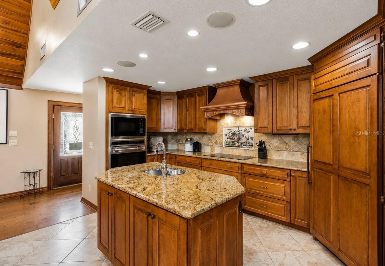 Kitchen - 1944 LEVINE LN, CLEARWATER