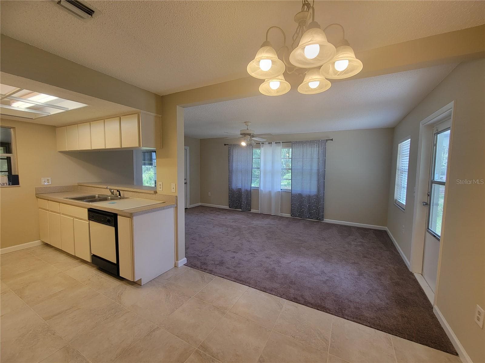 Eat in kitchen with spacious Family Room - 9022 LINGROVE RD, WEEKI WACHEE
