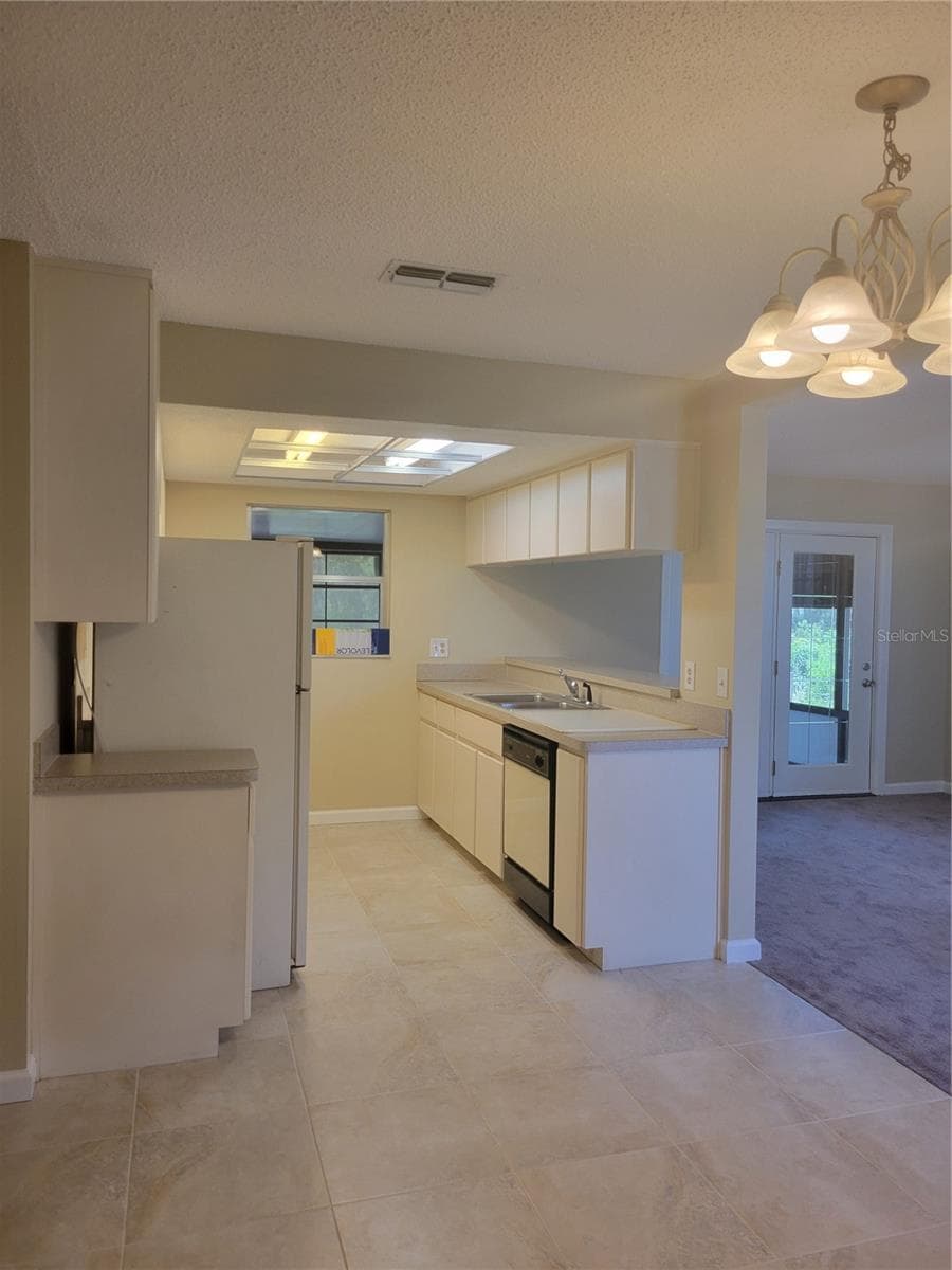 Nook area by kitchen - 9022 LINGROVE RD, WEEKI WACHEE