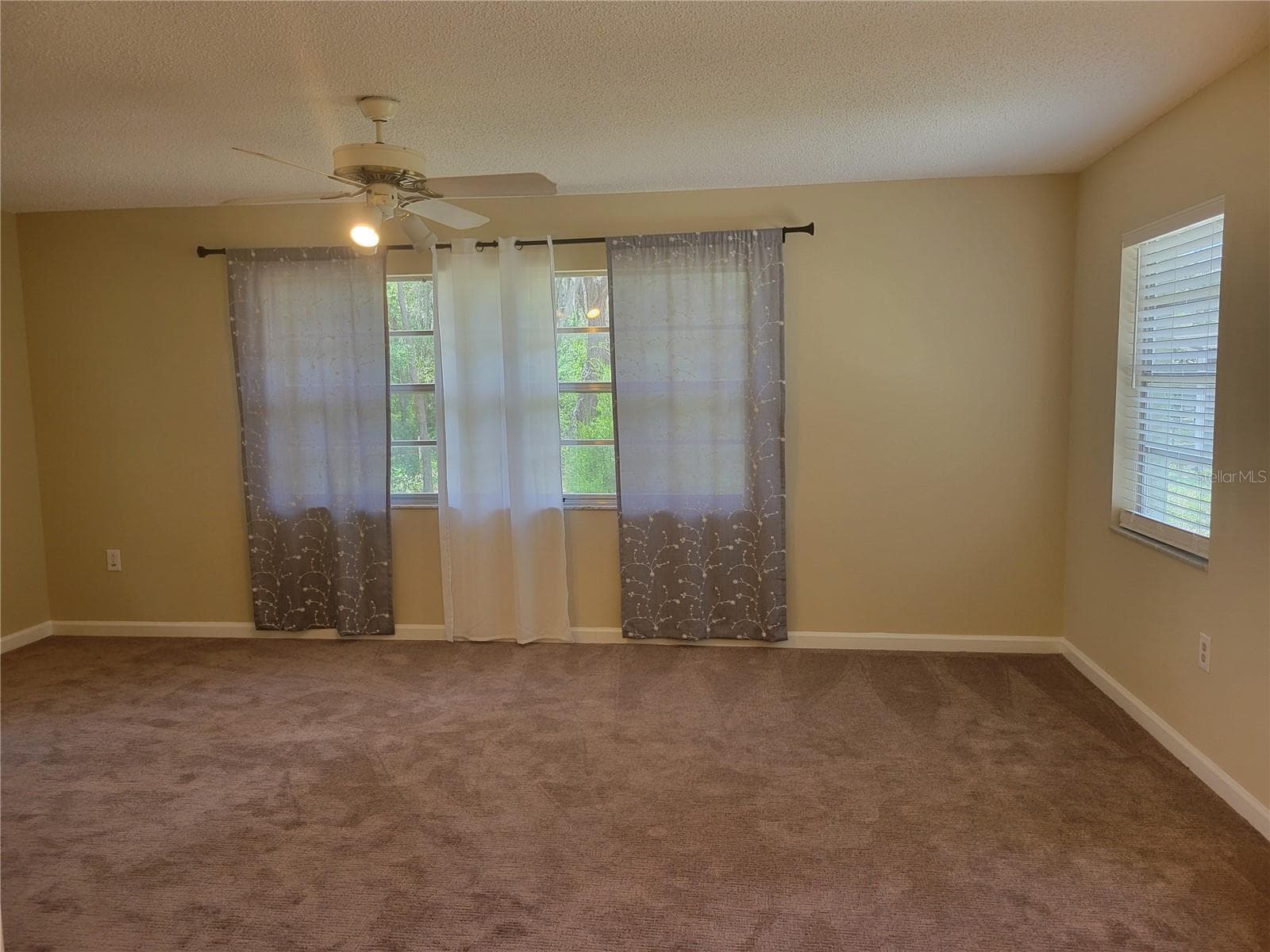 Family Room - 9022 LINGROVE RD, WEEKI WACHEE