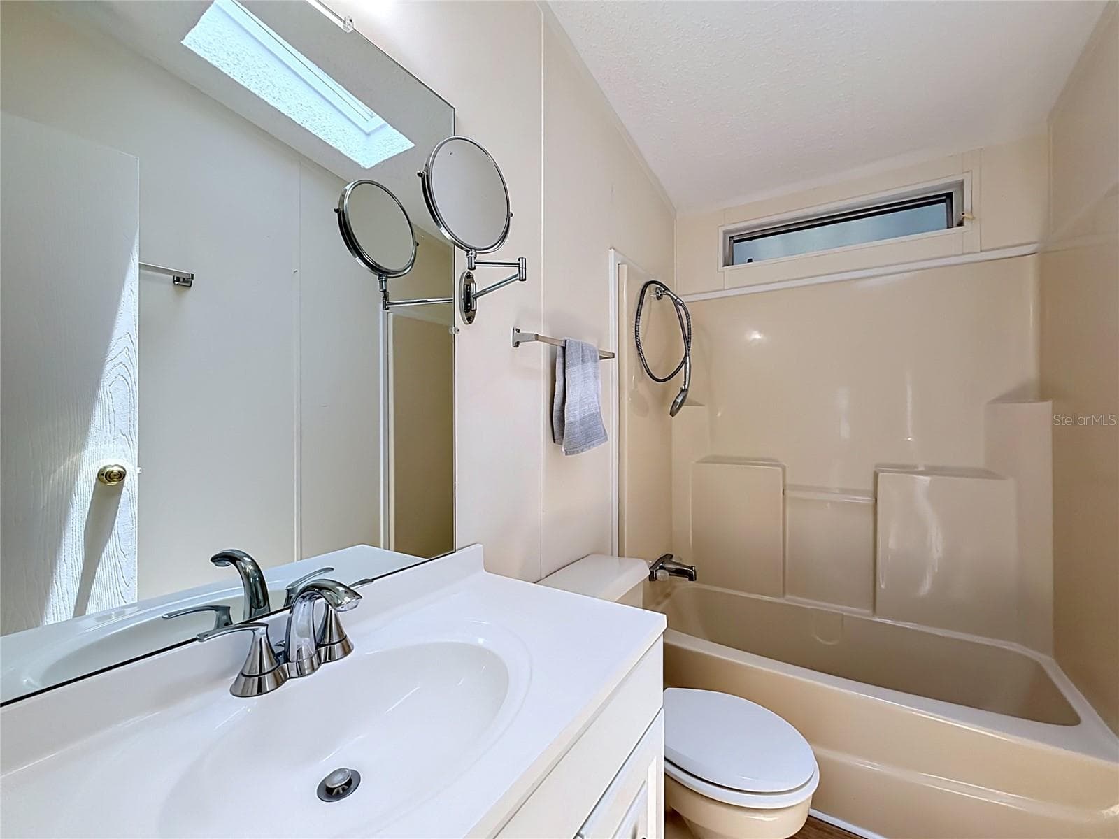 Hall Bathroom - 1666 ELKHART CIR, TAVARES