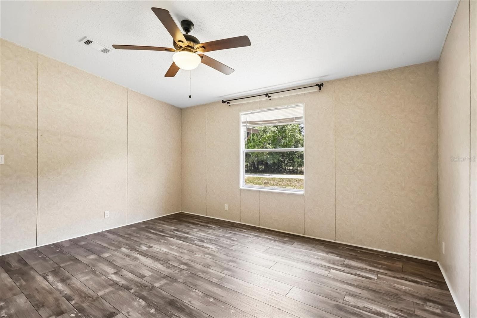 Manufactured Home at 136 CREEKWOOD RUN, LAKELAND, photo 35 of 92