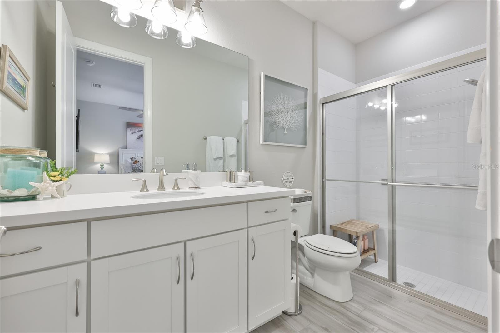 Guest Bath Ensuite - 18824 ALDER GLEN DR, LUTZ