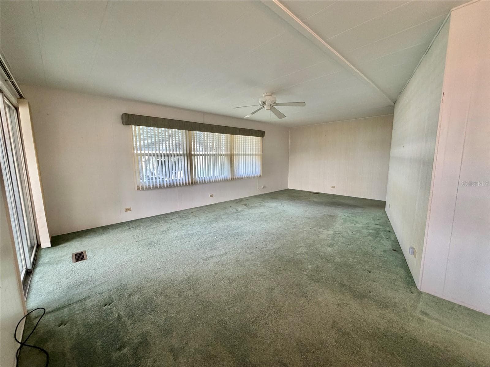 Mobile Home at 132 TAMARISK WAY, LEESBURG, photo 8 of 52