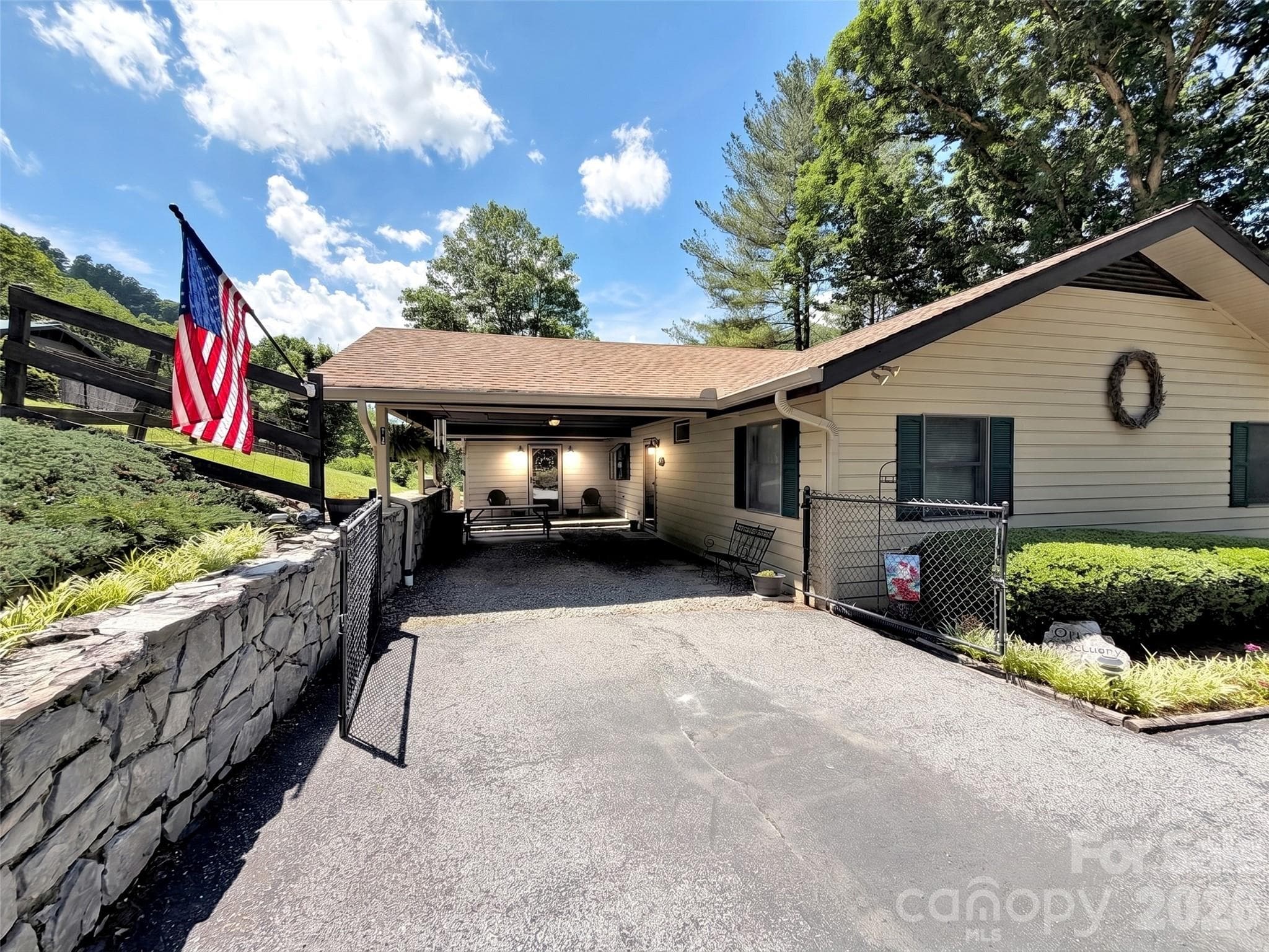 MAIN ENTRANCE - Maggie Valley
