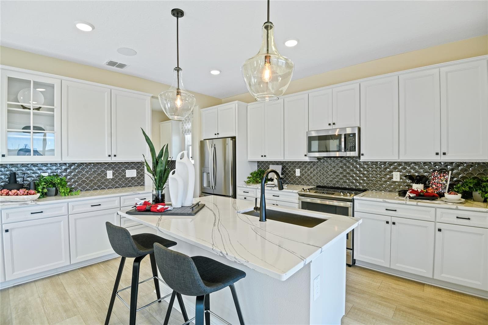 Single Family Residence at 6410 CLOVER ST, LAKE HAMILTON, photo 6 of 31