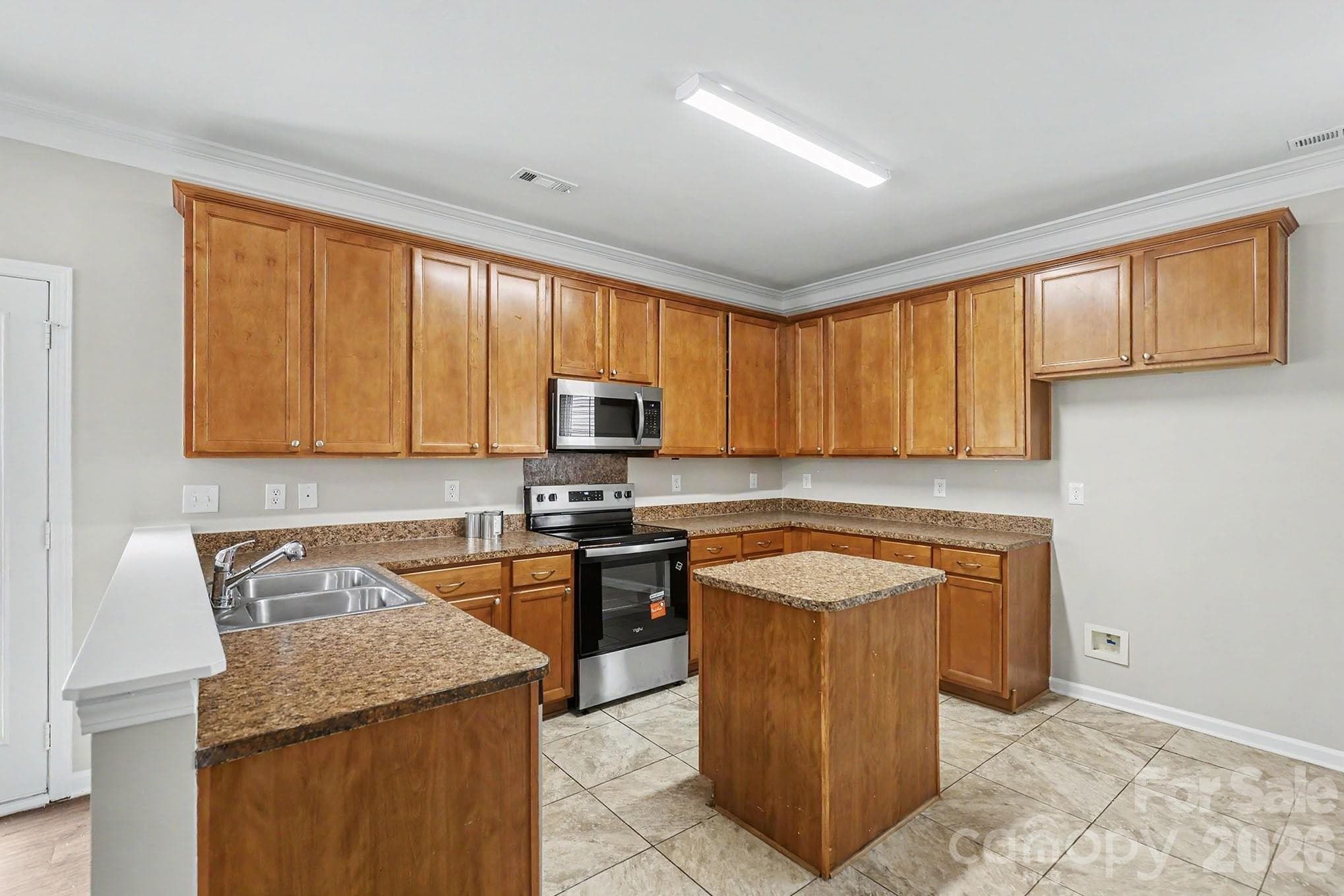 Single Family Residence at 5618 Stowe Derby Drive, Charlotte, photo 12 of 33
