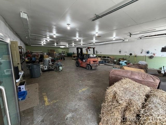 Largest Warehouse Area looking toward the back. - 68 Circle Drive, Marion