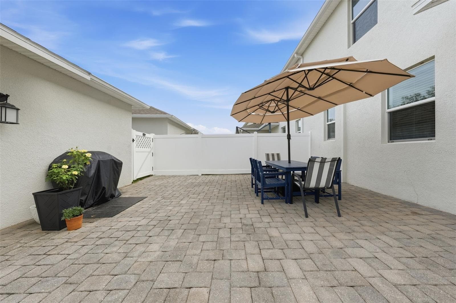 Courtyard between kitchen and garage - 11025 SUSPENSE DR, WINTER GARDEN