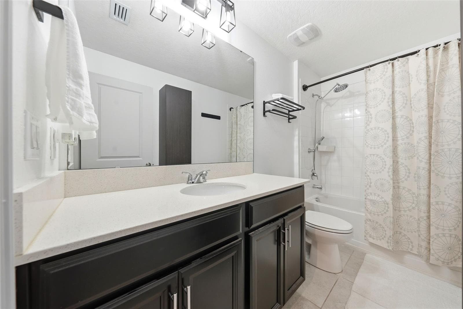 Upstairs Guest Bath - 11025 SUSPENSE DR, WINTER GARDEN