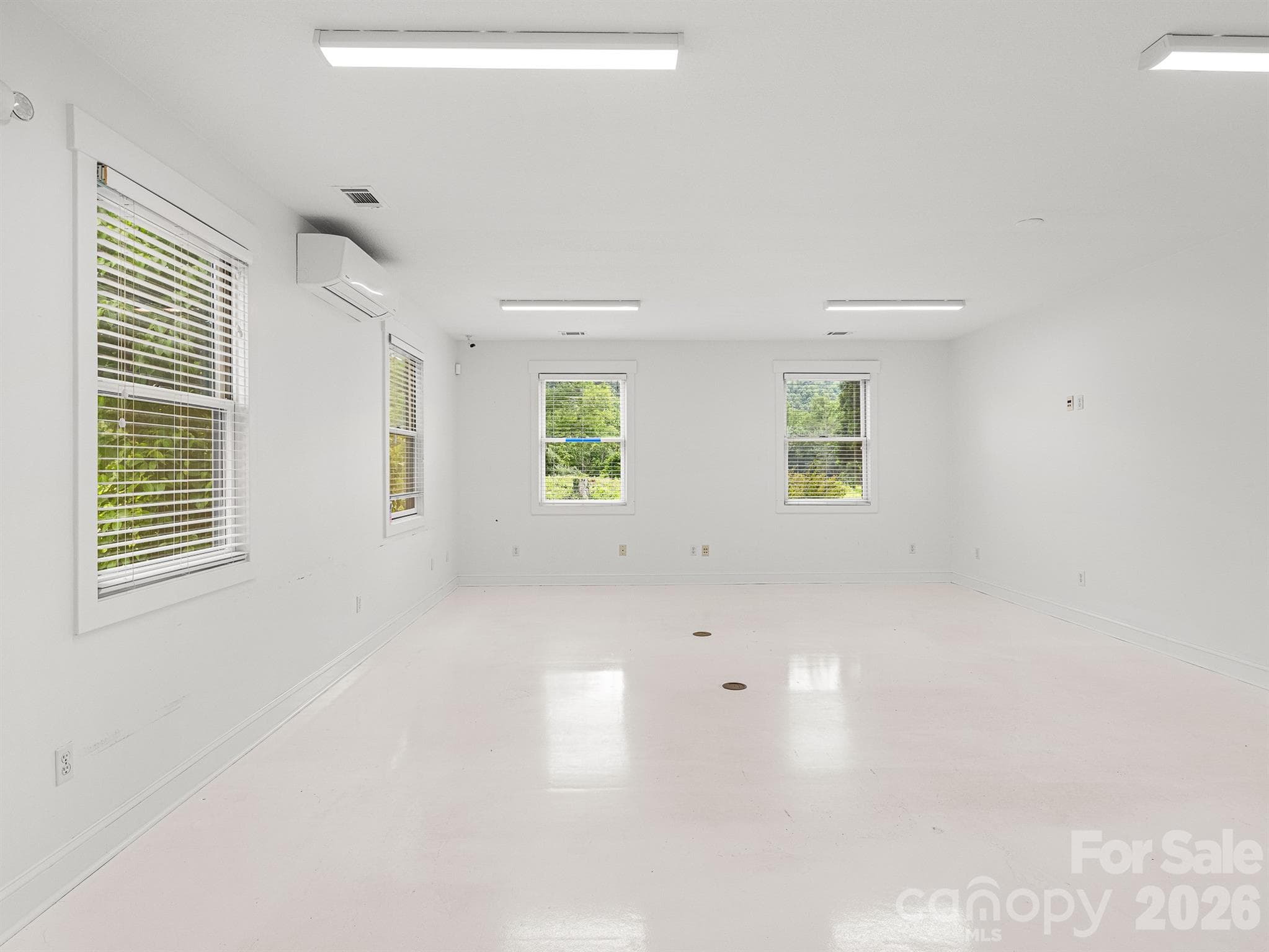 work space clean room - 14 Mimidis Lane, Swannanoa