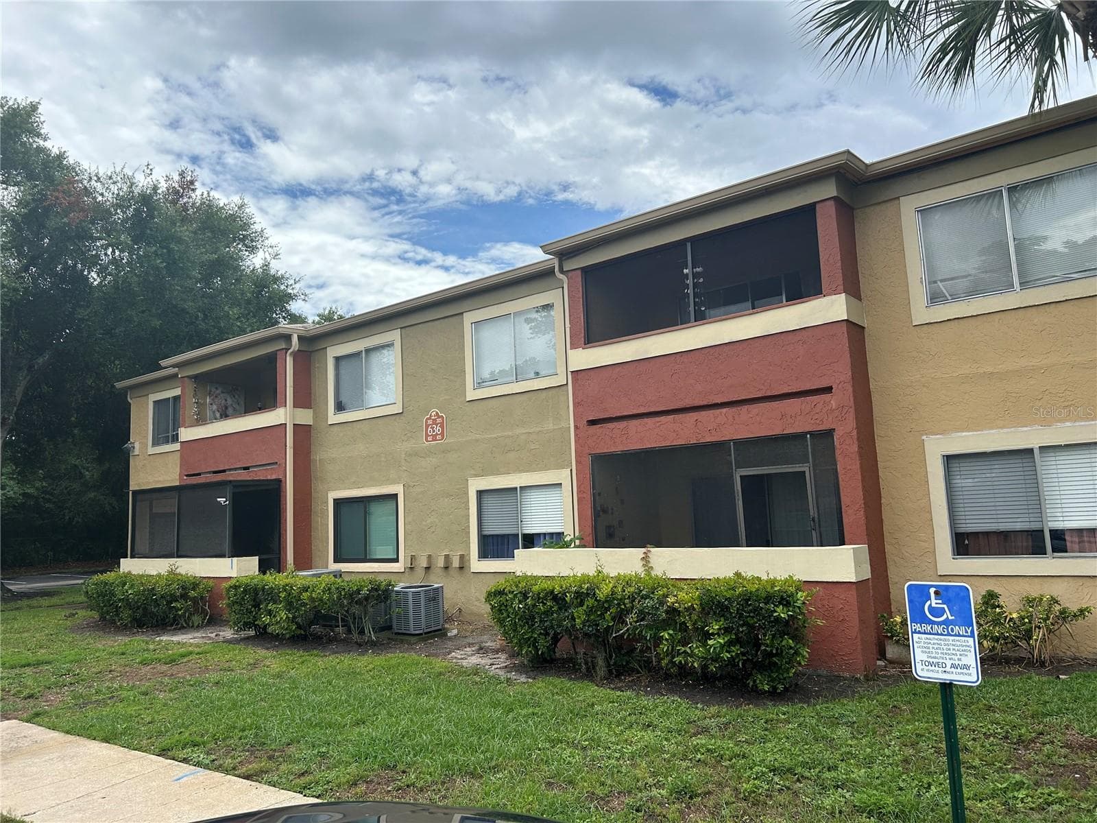 636 KENWICK CIR #105