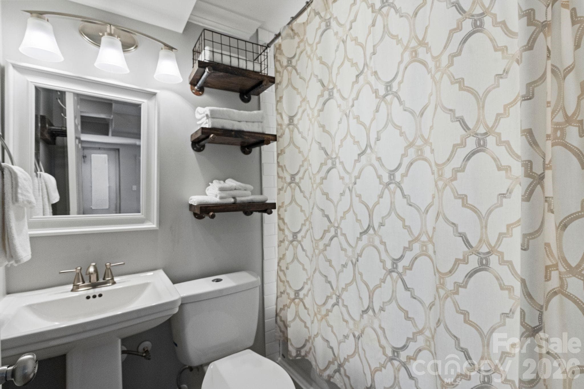 Main level full bathroom - Mooresville