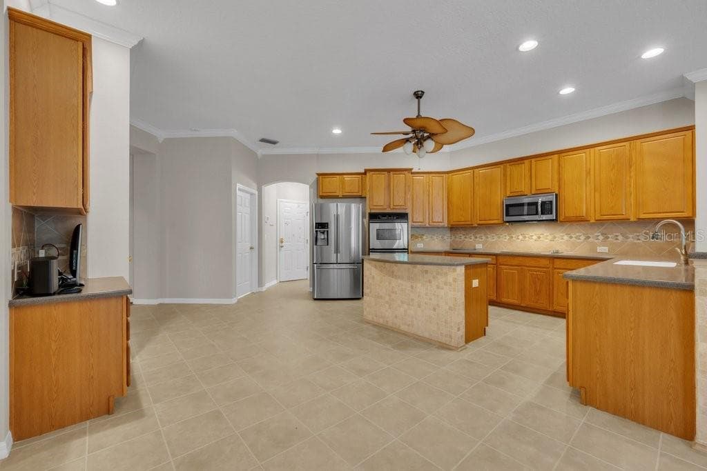 Single Family Residence at 6122 KESTRELPARK DR, LITHIA, photo 14 of 54
