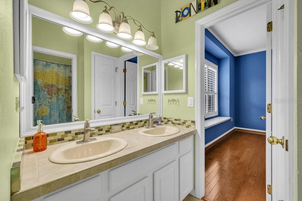 Single Family Residence at 6122 KESTRELPARK DR, LITHIA, photo 29 of 54
