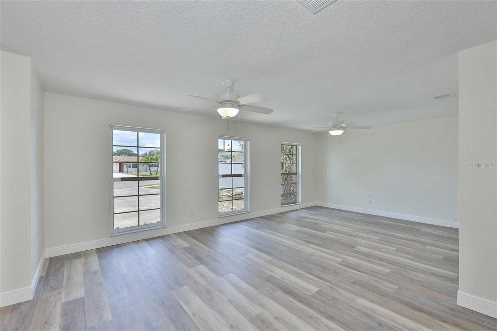 Single Family Residence at 8410 LAVA PL, TAMPA, photo 8 of 55