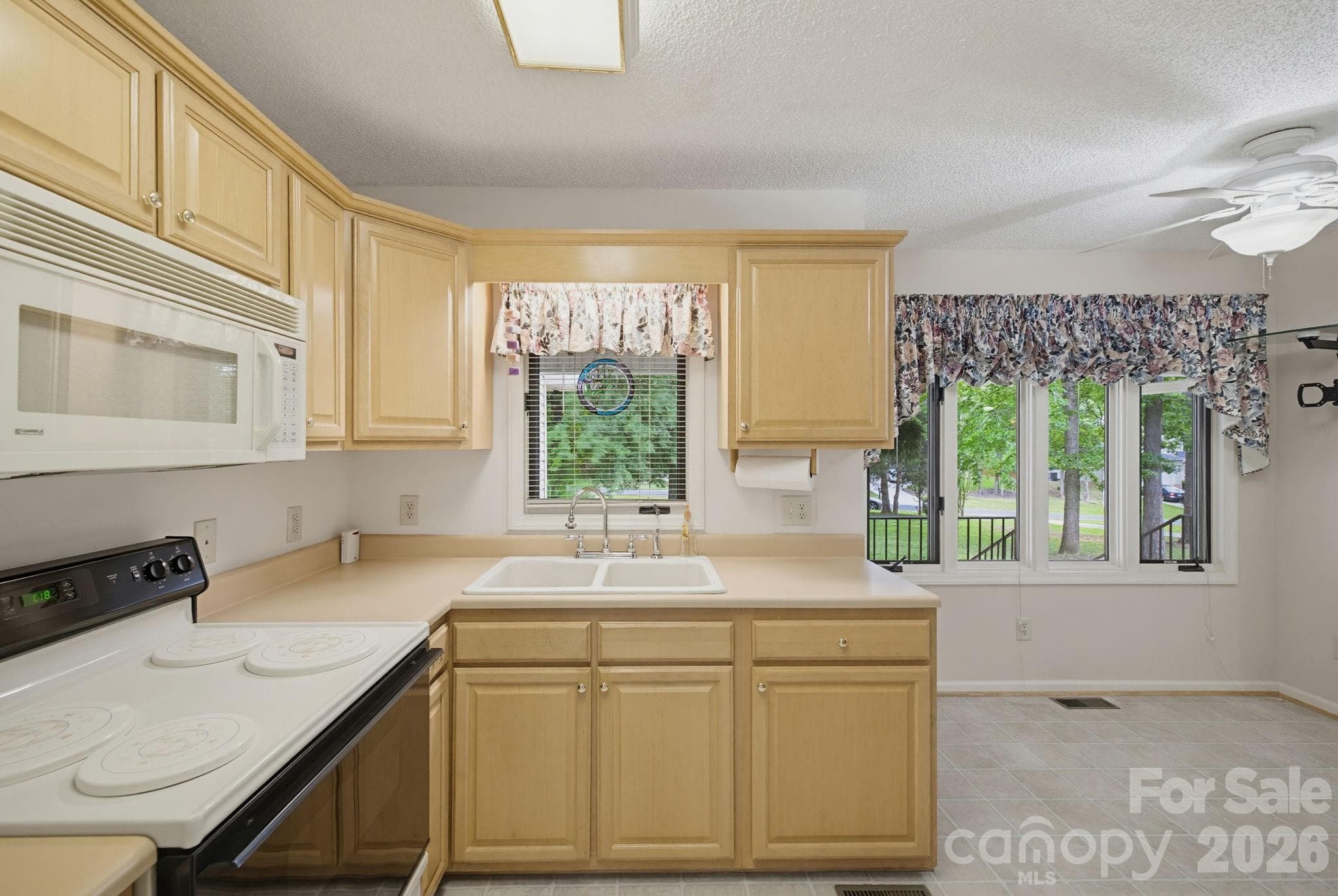 Single Family Residence at 104 Willowbrook Drive, Thomasville, photo 13 of 48