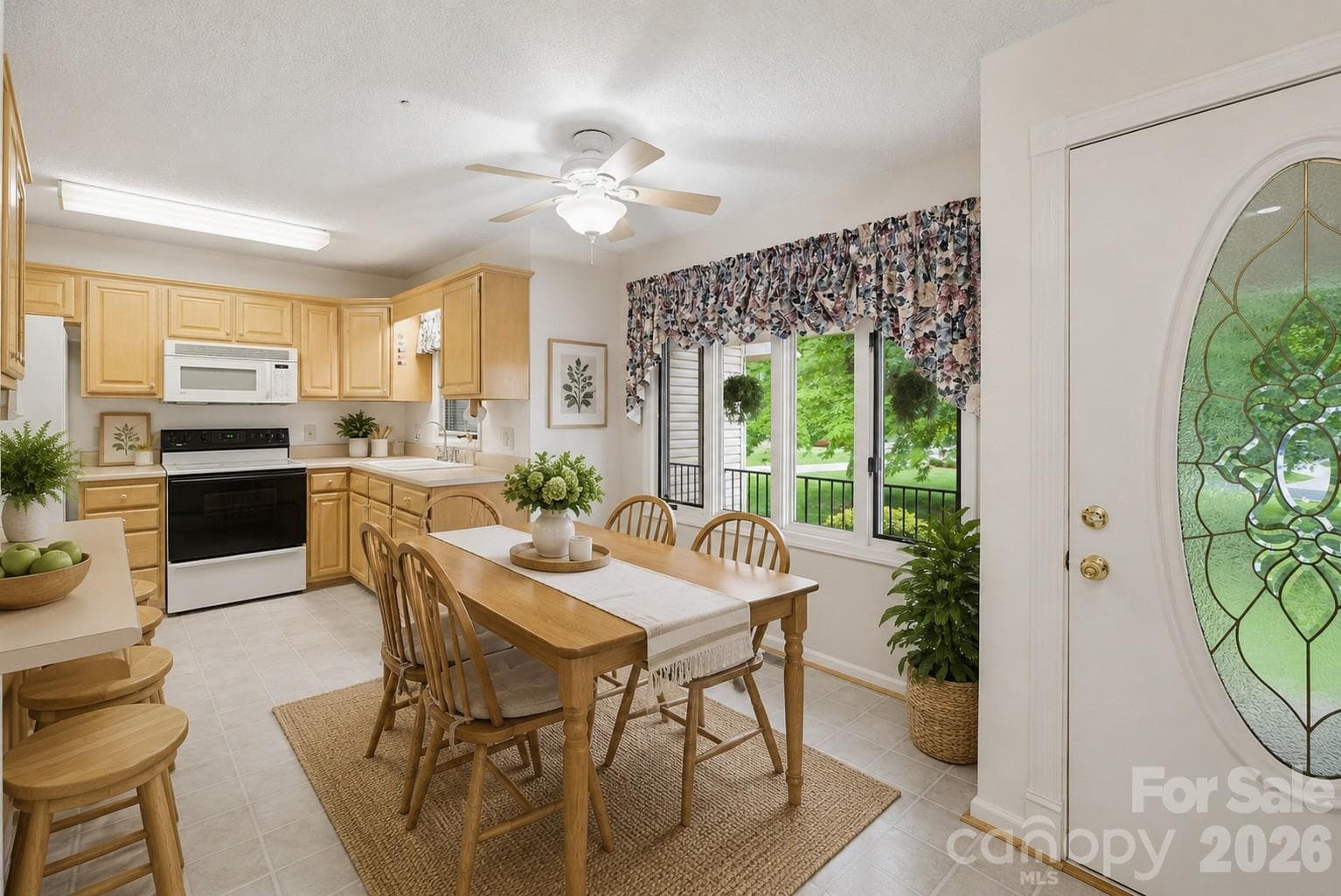 Staged Kitchen - 104 Willowbrook Drive, Thomasville
