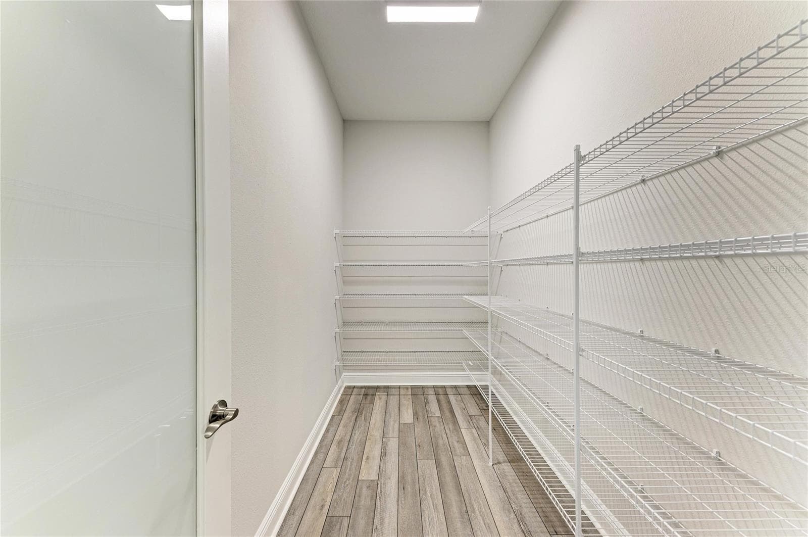 Impressive butler's pantry with extensive storage - 17725 ROOST PL, LAKEWOOD RANCH