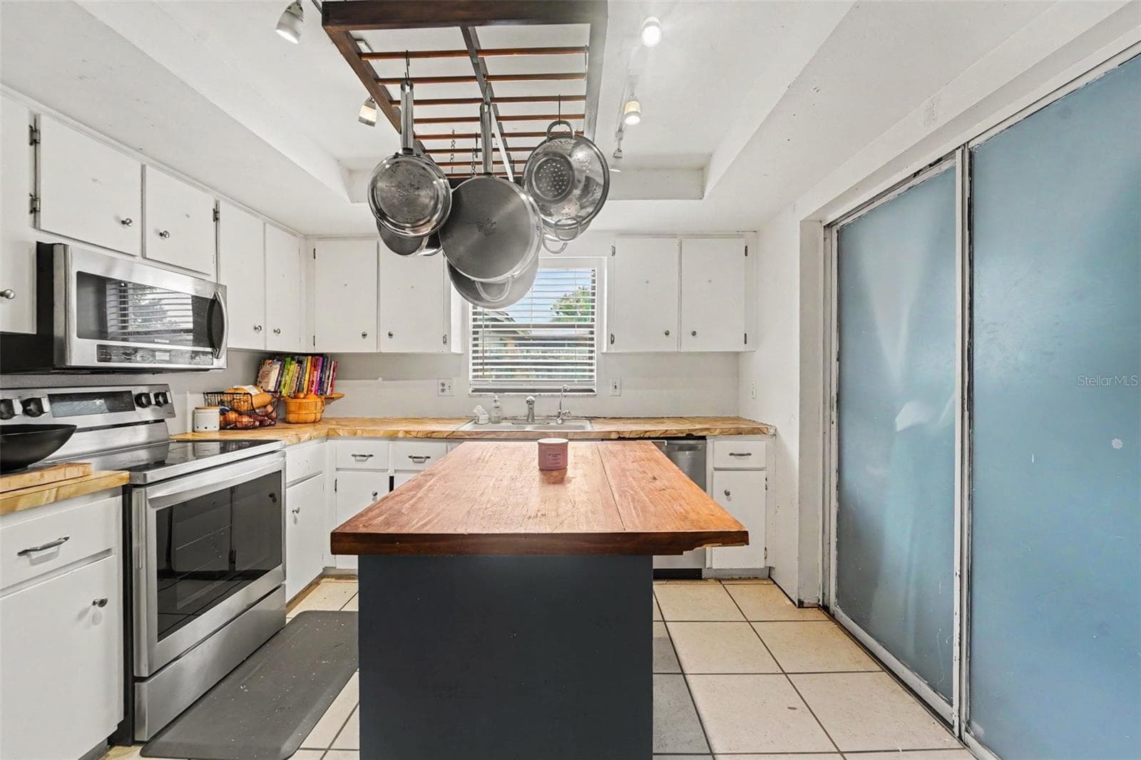 Single Family Residence at 1215 PERSIMMON DR, HOLIDAY, photo 15 of 30
