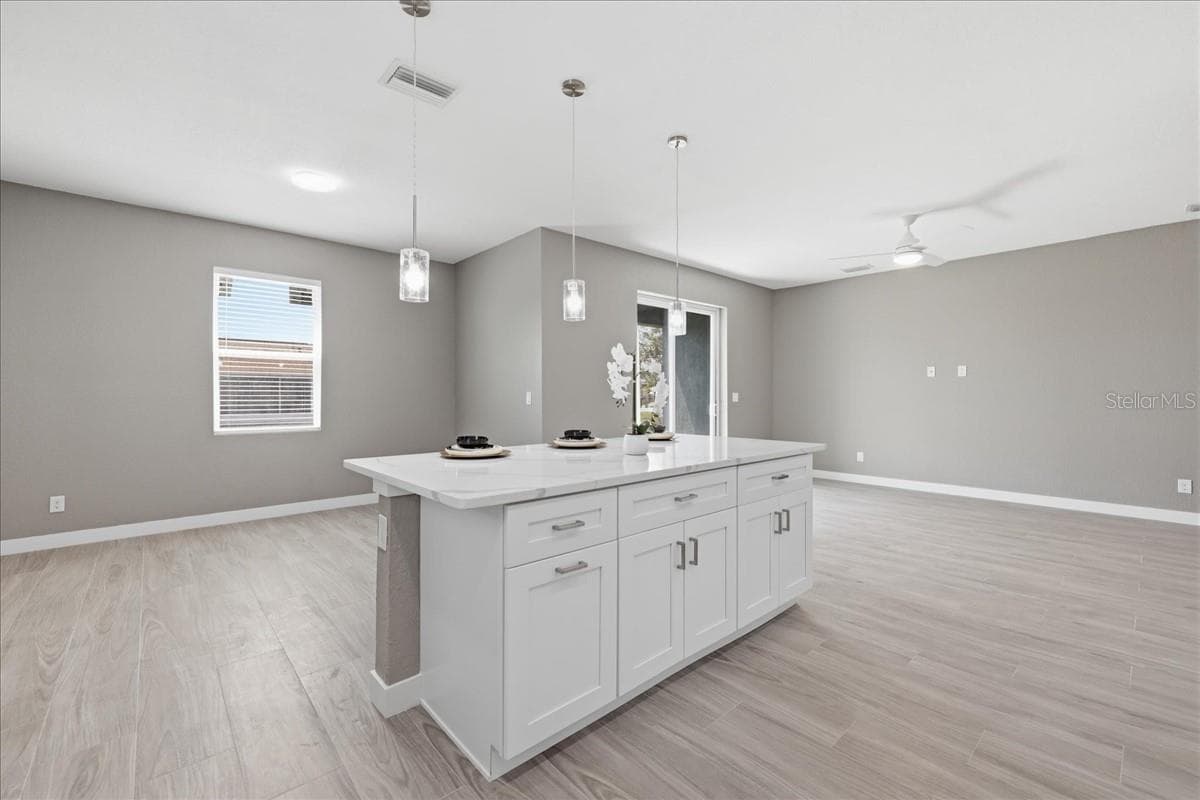 Kitchen Island - 2683 HOPWOOD RD, NORTH PORT
