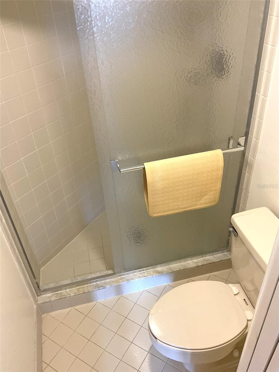 Primary Bathroom - Toilet and Shower area - 6322 PALMA DEL MAR BLVD S #G402, ST PETERSBURG