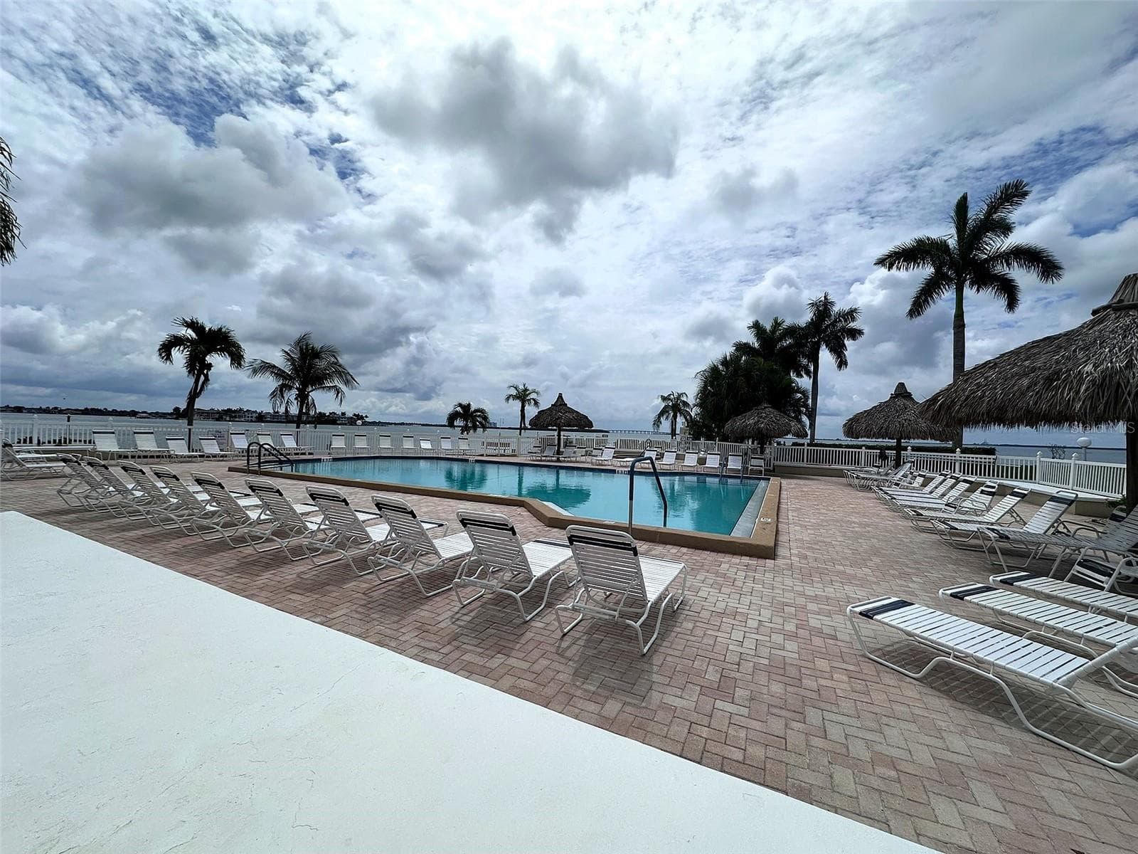 Waterfront pool/spa - 6322 PALMA DEL MAR BLVD S #G402, ST PETERSBURG