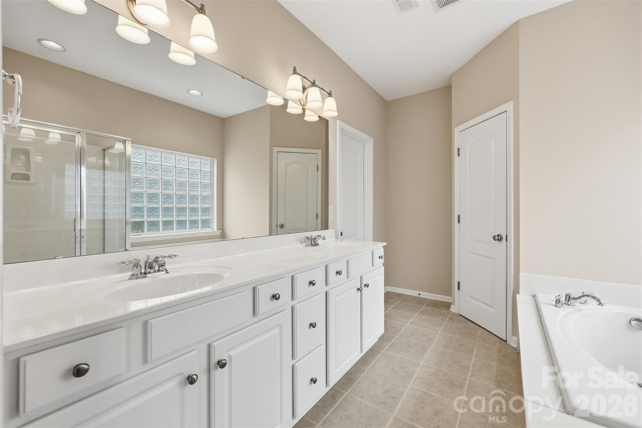 primary bath - 878 Treasure Court, Fort Mill