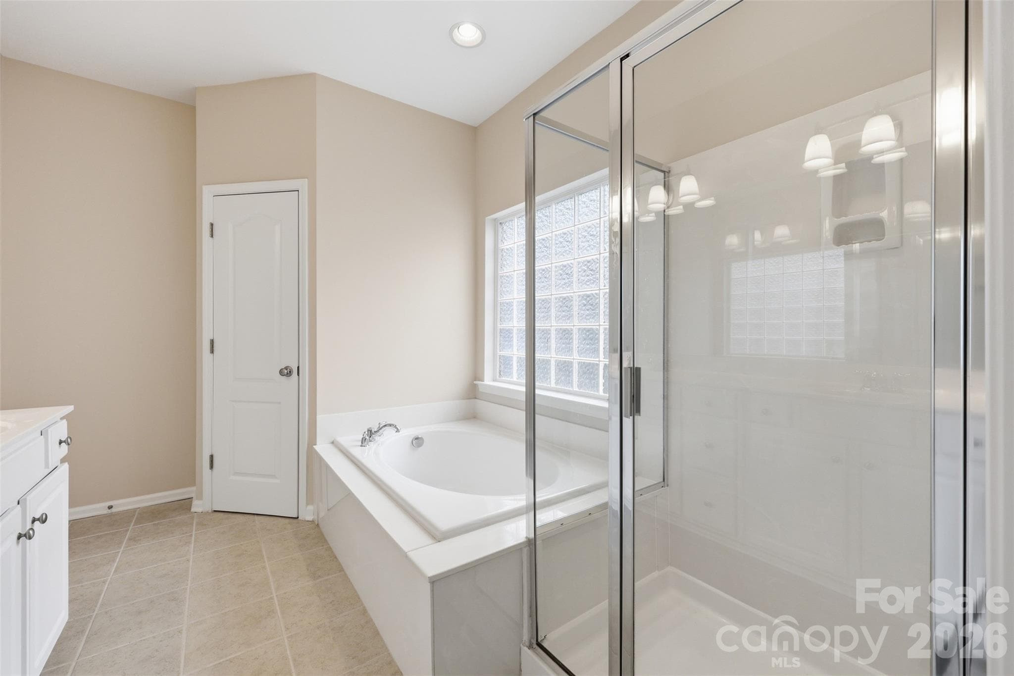 primary bath - 878 Treasure Court, Fort Mill
